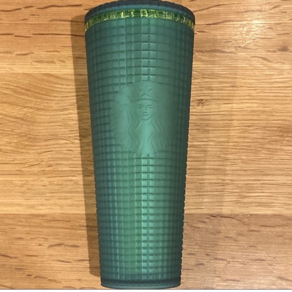 NEW Starbucks 2022 winter green gridded soft touch studded venti tumbler - Picture 2 of 3